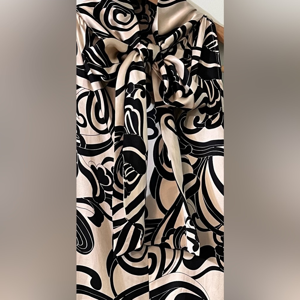 🇨🇦 LAV & KUSH 💯 silk black and ivory floral midi dress with sash neck - Picture 6 of 13